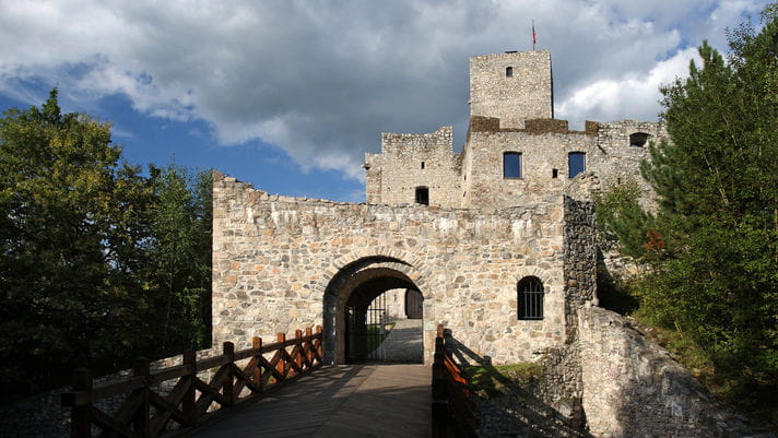 Quality photo of Strecno Castle - Slovakia